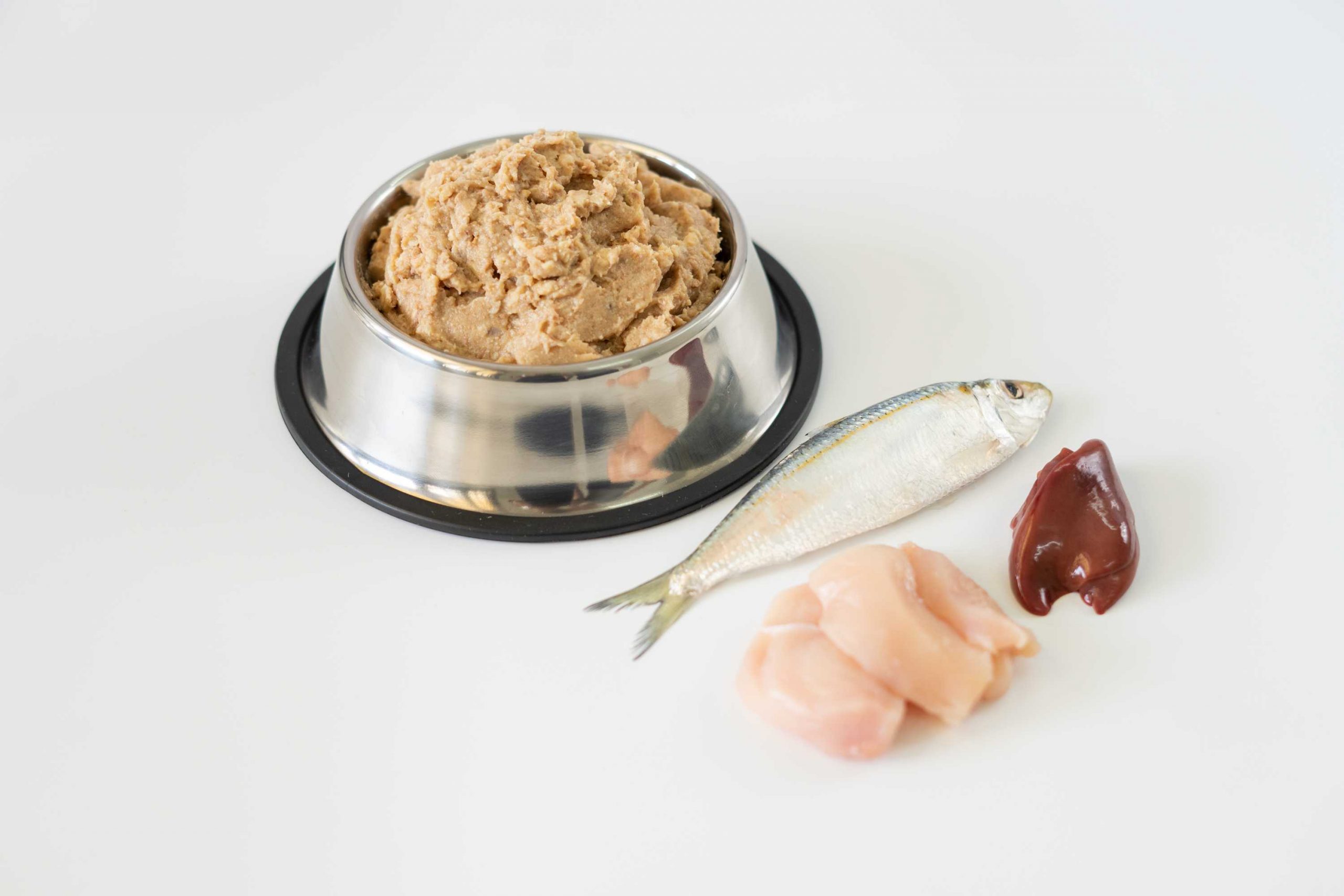 Pate cá thu là món mèo yêu thích